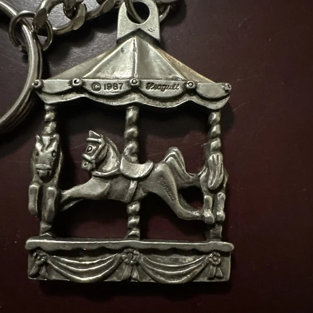 Vintage 1987 Pewter Horse & Carousel Seagull Pewter Canada Keychain - Picture 3 of 3